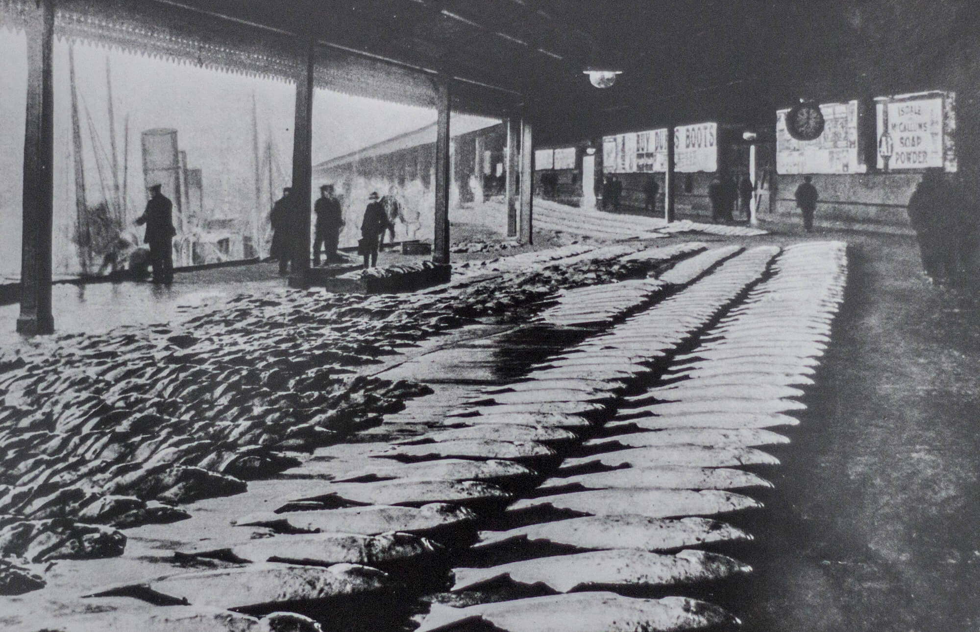 1900 - Aberdeen fish market in full operation.